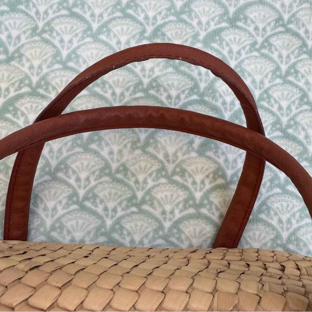 Glamlindo Artesania Handmade Woven Palm Leaf Bag with Snap Closure. - Picture 12 of 16